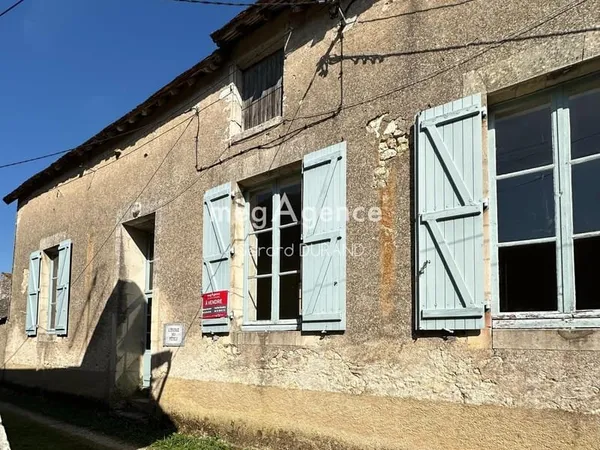 Belle bâtisse propice à la réalisation d'un commerce ou de projets évènementiels / artistiques