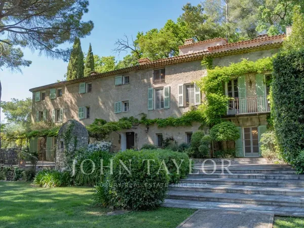Maison 17 pièces 639 m²