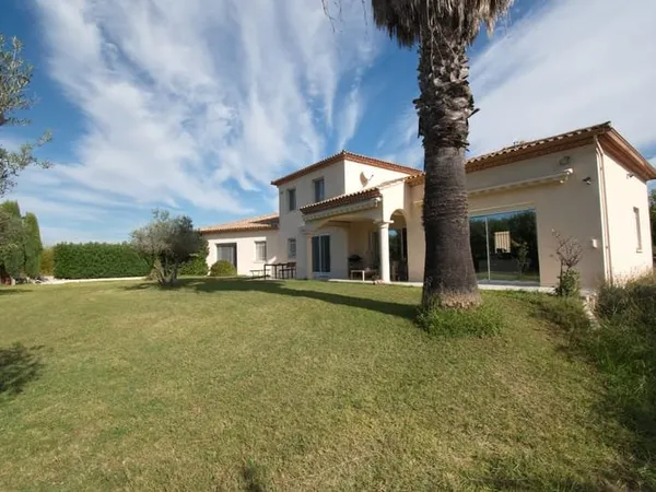 Superbe maison contemporaine à Jonquières-Saint-Vincent (Gard)