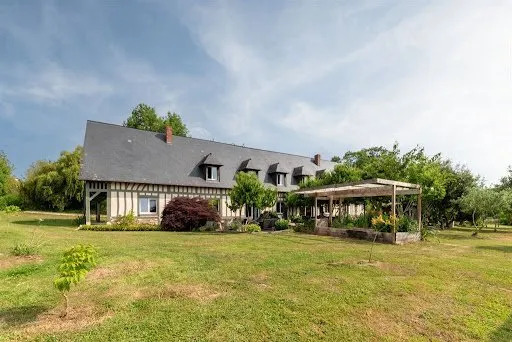 Maison 7 pièces 263 m²