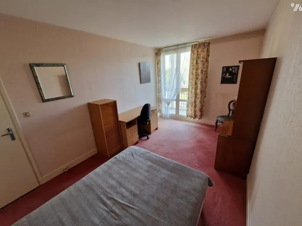 COMPIEGNE Découvrez cet appartement situé au 3e étage (avec ascenseur) d'un immeuble en copropriété