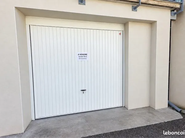Grand garage