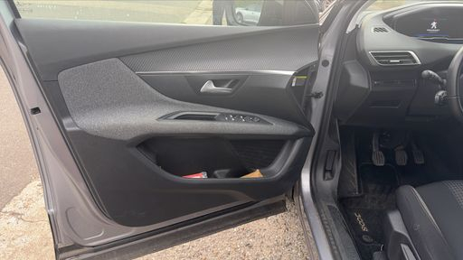 Peugeot 3008 1.2 PureTech 130 - Active – 2020 – 57608 km – Essence – Boîte Manuelle — photo 29