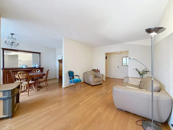 Appartement 90 m² - 2 chambres + possibilité de 3e chambre - Balcon, loggia et accès privé aux bords