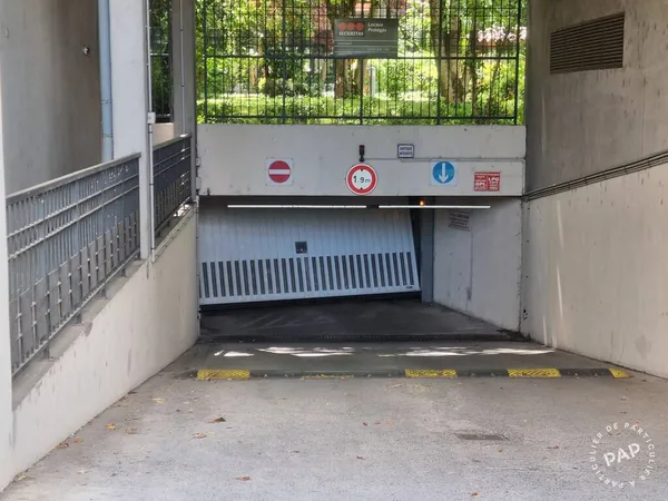 Garage/Parking