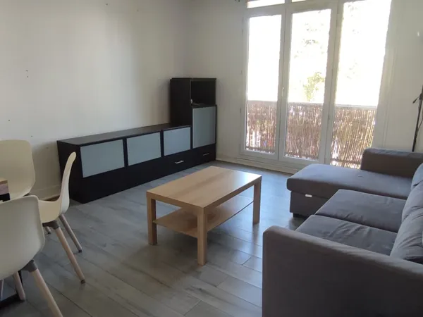 Loue chambre en colocation dans appartement