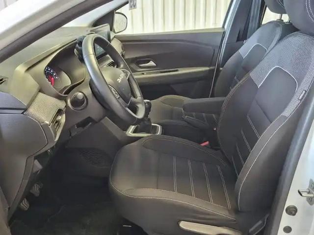 Dacia Sandero tce 90 — photo 9