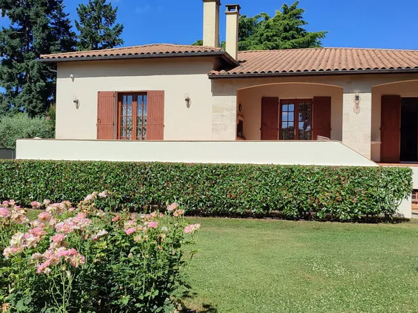 Maison 9 pièces 300 m²