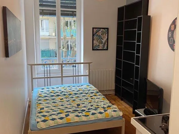 Beau studio meublé disponible le 1er novembre
