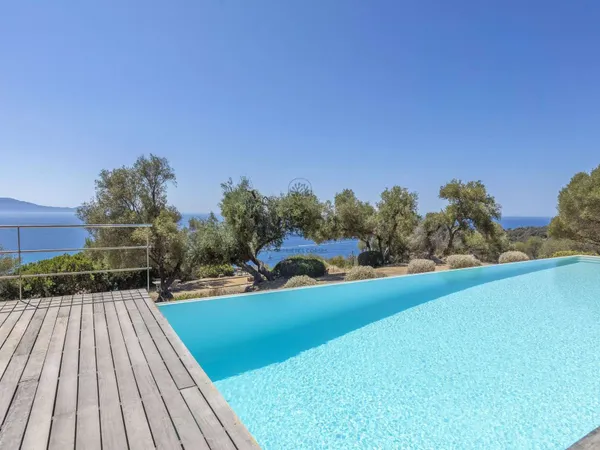 Villa 5 pièces 300 m²