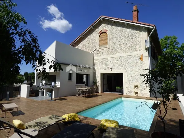 Sauve, grande maison atypique rénovée avec goût