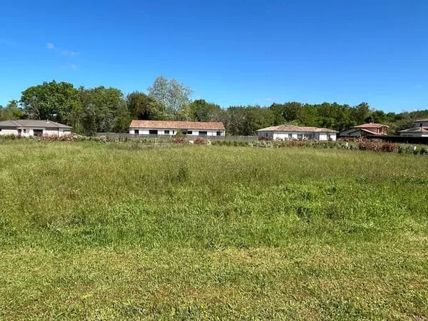 Terrain 673 m²