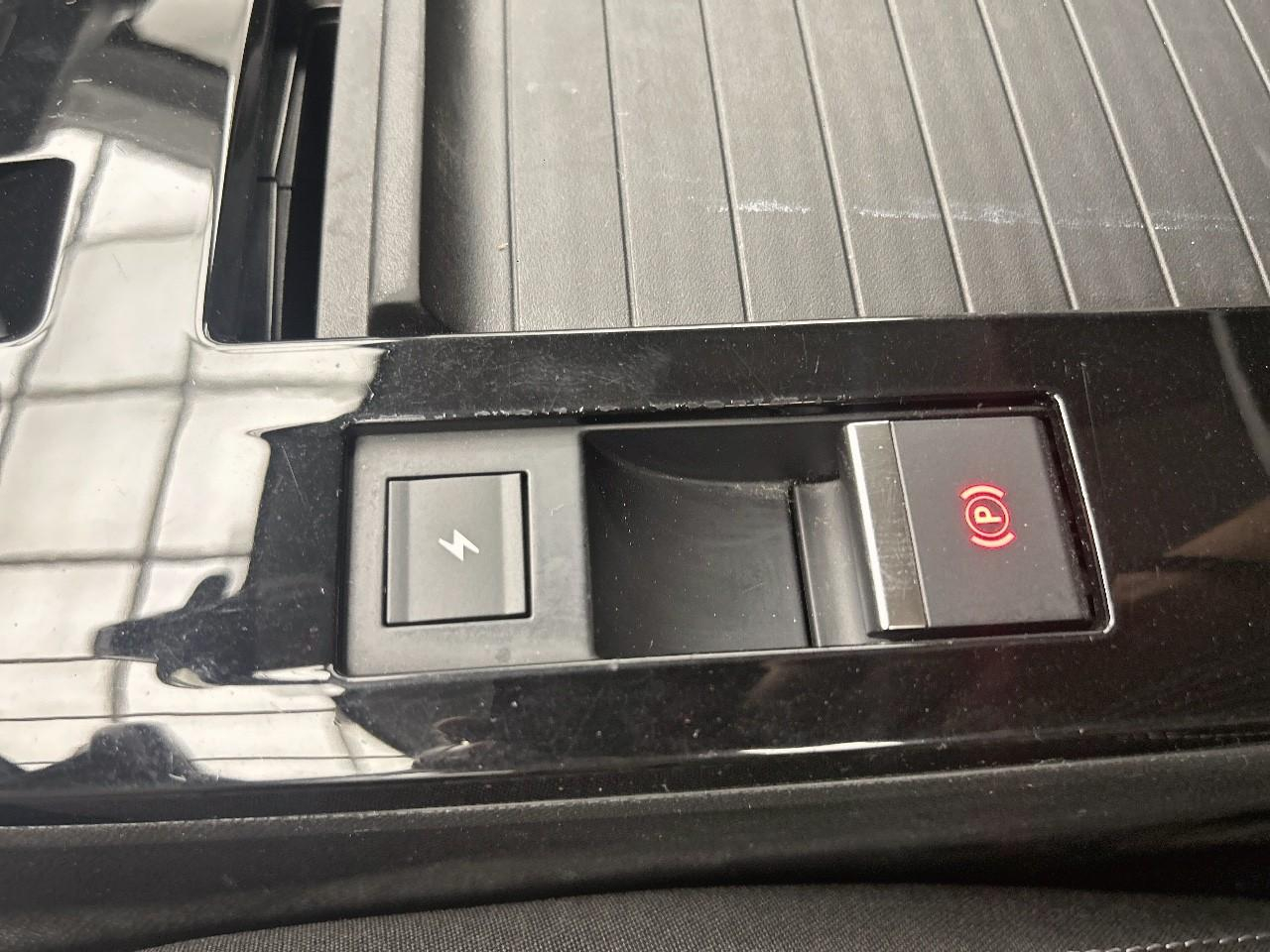 Citroën C4 e-c4 136 ch automatique shine — photo 18
