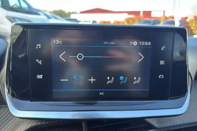 Peugeot 208 puretech 100 s&amp;s eat8 — photo 21