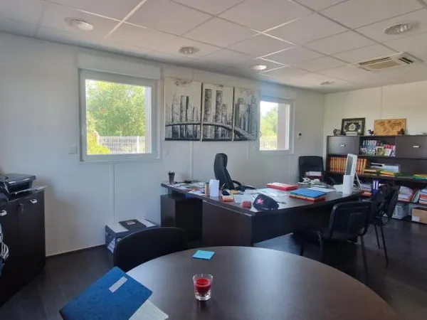 Bureau 1 pièce 88 m²