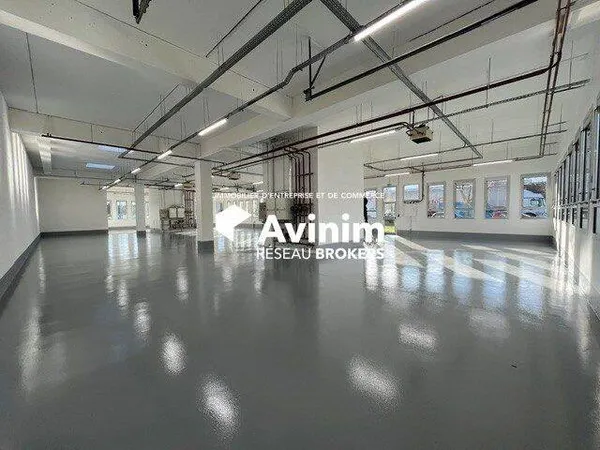 Entrepôt 936 m²