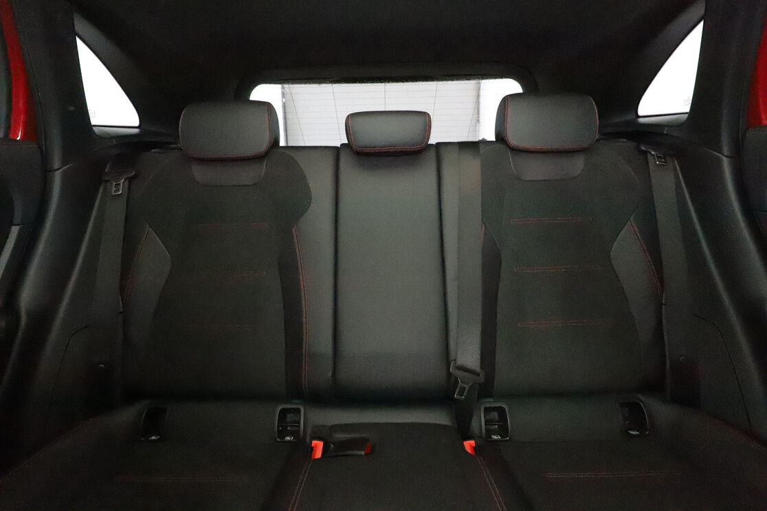 Mercedes-Benz GLA 200 d AMG Line DCT — photo 14
