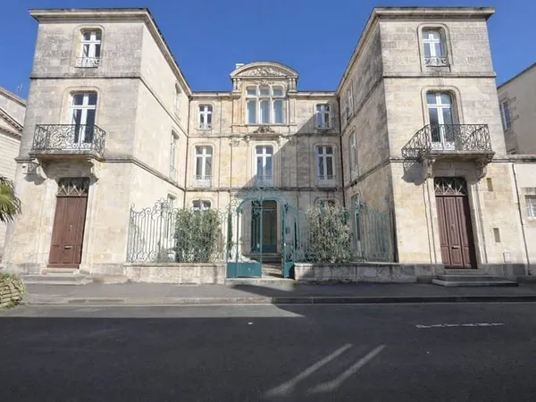 Maison 16 pièces 493 m²