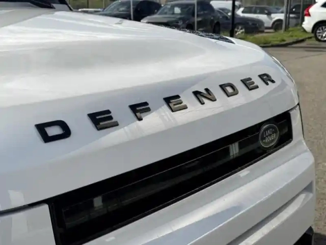 Land Rover Defender 110 2.0 p300e x-dynamic se — photo 10