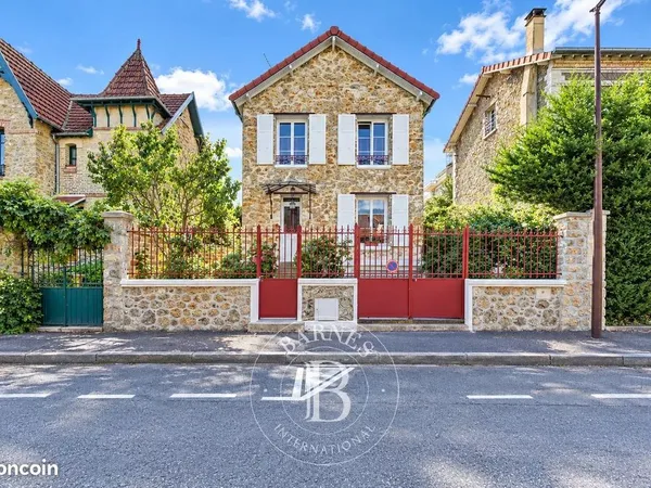 Maison 9 pièces 147 m²