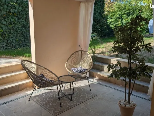 T1 bis meublé 23 m² - entrée indépendante - terrasse - à 7 min à pied du RER B Lozère