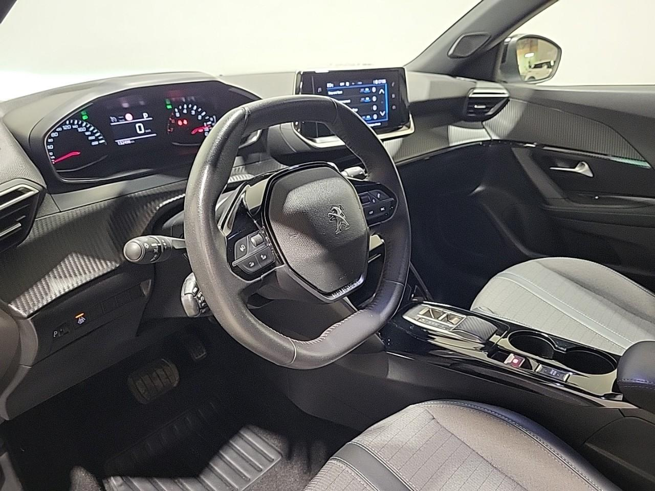 Peugeot 2008 puretech 130 s&s eat8 allure — photo 9