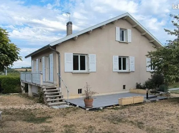 Ensemble immobilier avec maison de 96 m², nombreuses dépendances et terrain