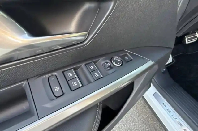 Peugeot 3008 plug-in hybrid 195 e-dcs7 — photo 12