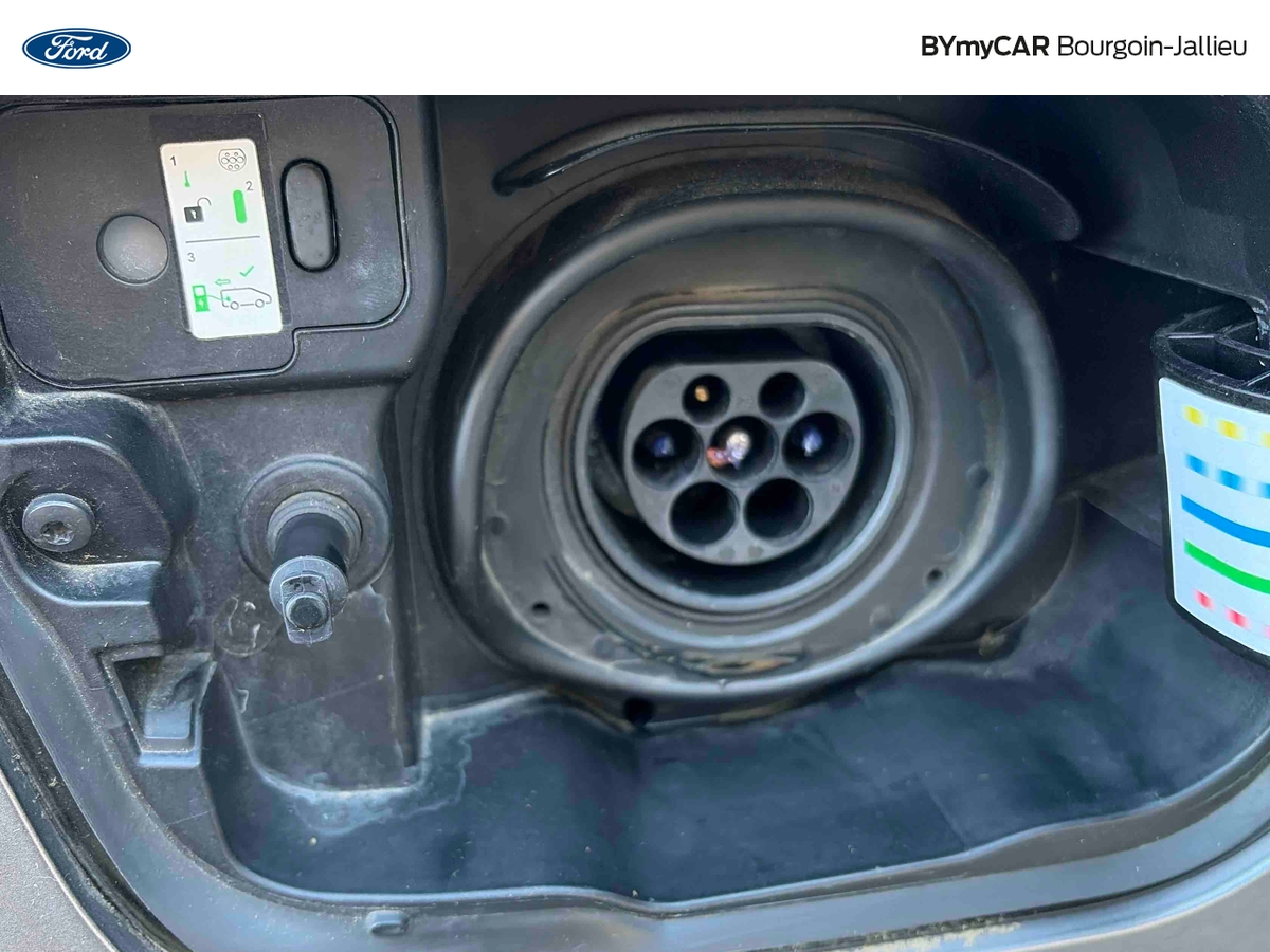 Renault Captur E-Tech Plug-in 160 — photo 26