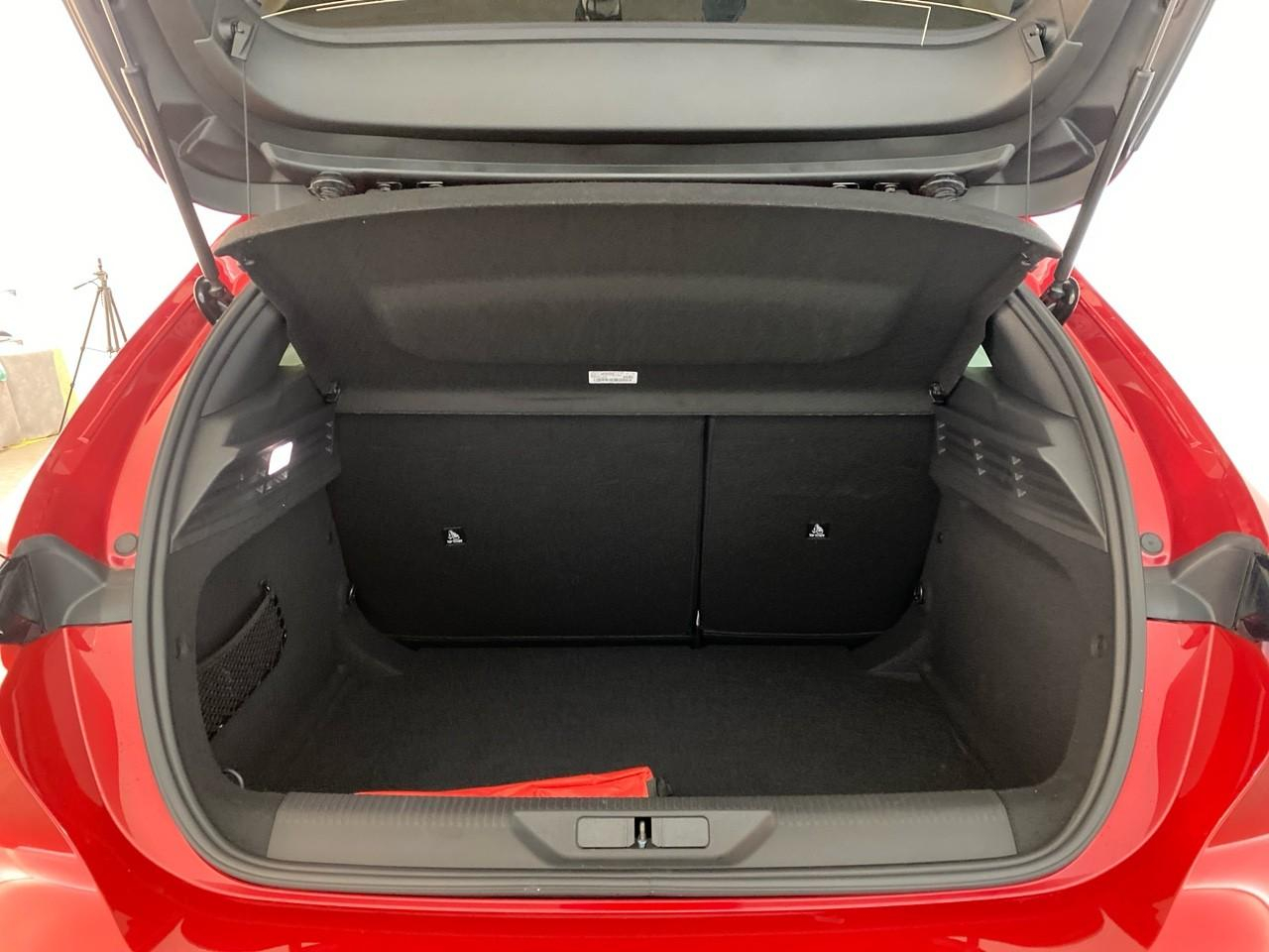 Peugeot 308 hybrid 145 e-dcs6 allure — photo 6