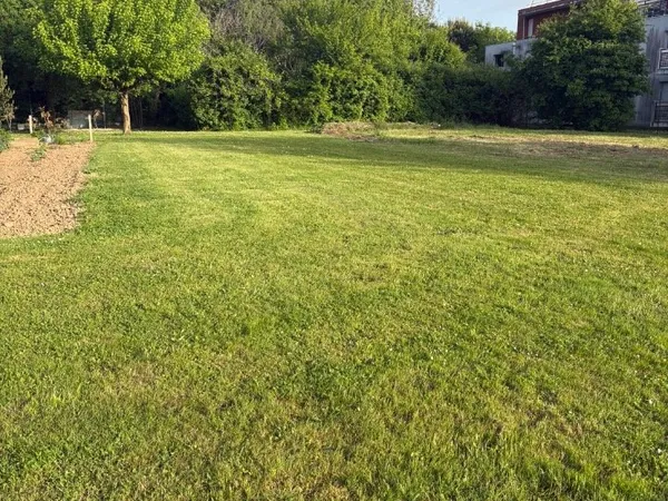 Terrain 210 m²