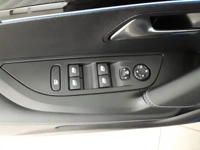 Peugeot 2008 puretech 130 s&amp;s eat8 — photo 86