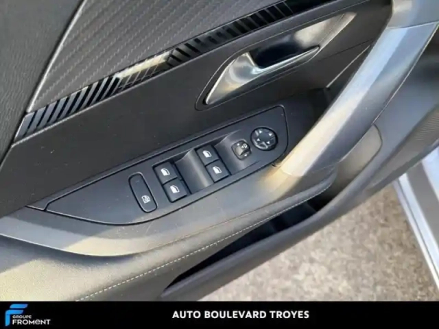 Peugeot 2008 e- 136ch allure — photo 14