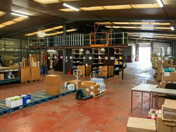 Entrepôt 5806 m²