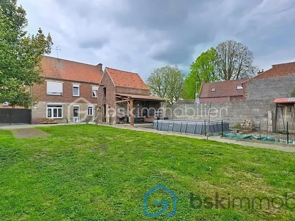 Maison semi-individuelle 4 chambres et parking spacieux