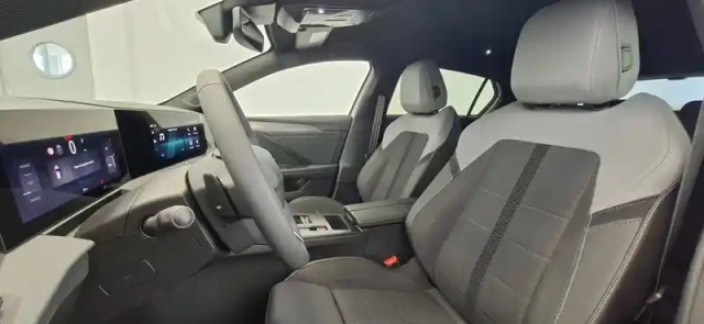 Opel Astra 1.2 turbo hybride 145 ch automatique — photo 10