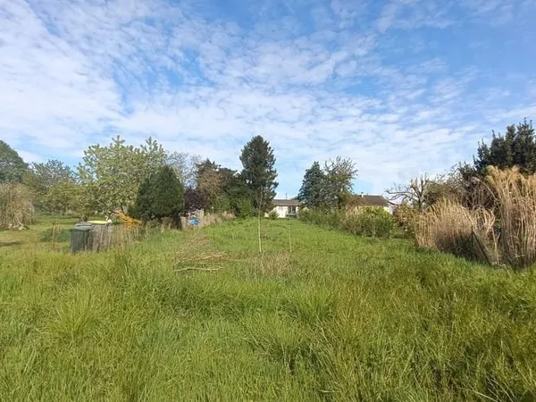 Terrain 738 m²