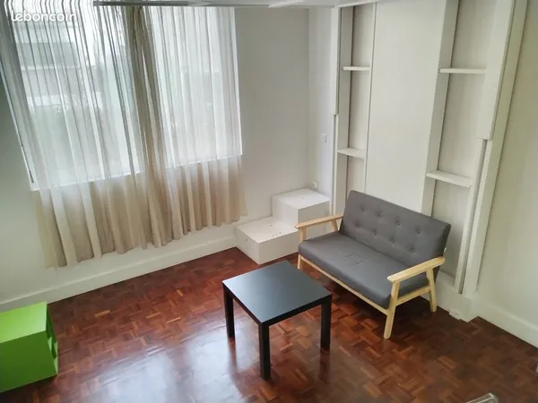 Studio meublé 17 m² metro anatole france