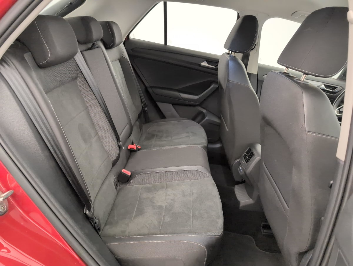 Volkswagen T-Roc — photo 10