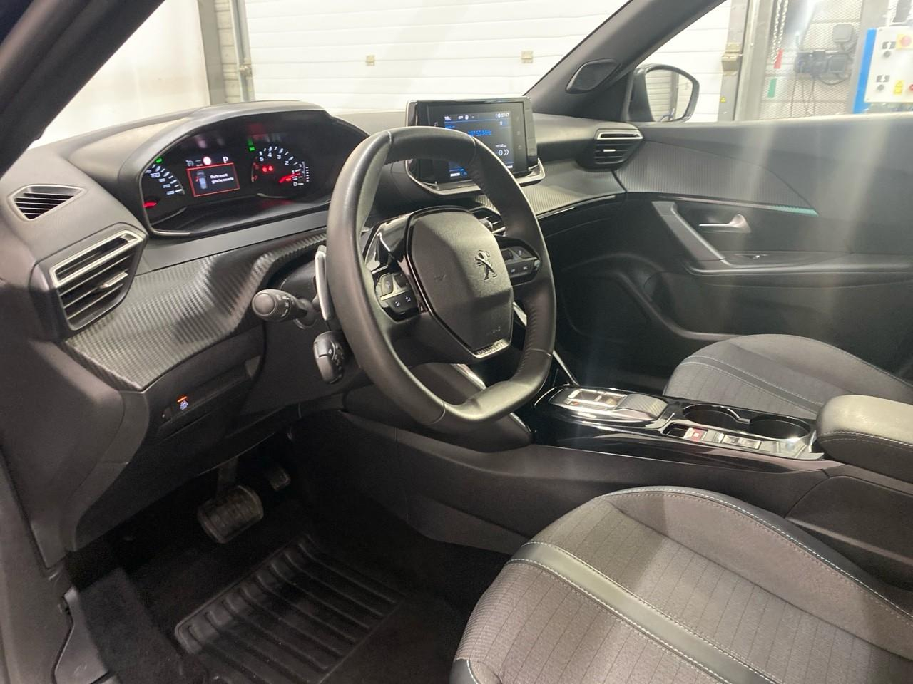 Peugeot 2008 puretech 130 s&s eat8 allure — photo 9