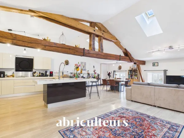 Vends immeuble - 333.57 m² - 6 pièces, 4 chambres - Saint-Savinien 17350