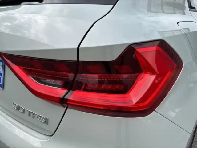 Audi A1 sportback 30 tfsi 110ch advanced s tronic 7 — photo 8