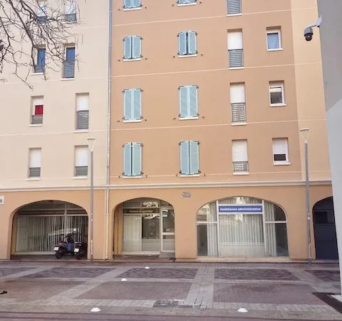 TOULON, bureaux de 75m2 en rez-de-chaussée et proche de tout
