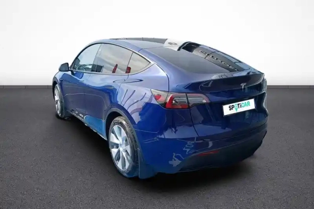 Tesla Model Y standard rwd — photo 26