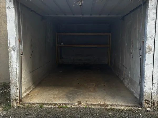 Box fermé parking à louer