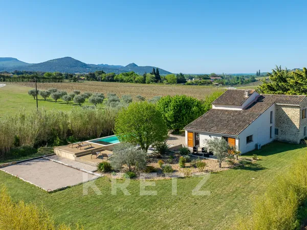 Propriété d'Exception avec Vue sur le Mont Ventoux, Une Signature Rare au Coeur des Vignobles de Vai