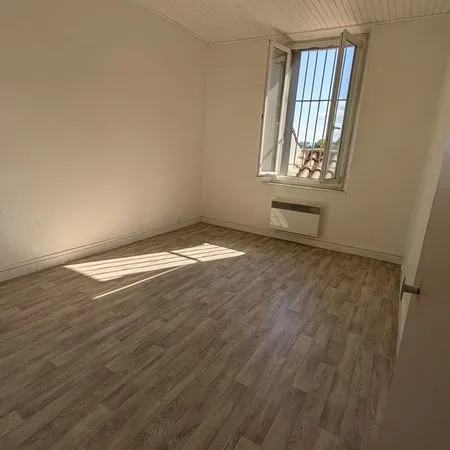 T2 bis lumineux de 43 m² avec cave - Marseille 11e, Saint-Marcel - 108 500