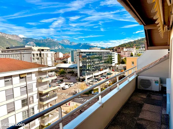 Location 3 pièces tout équipé avec grand parking et cave & grande terrasse avec vue sur montagnes