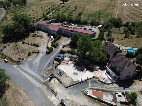 Local commercial 680 m² Auzits