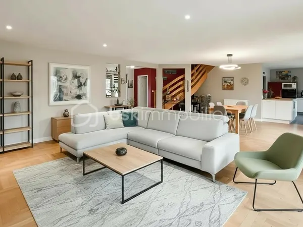 Maison 7 pièces 223 m²